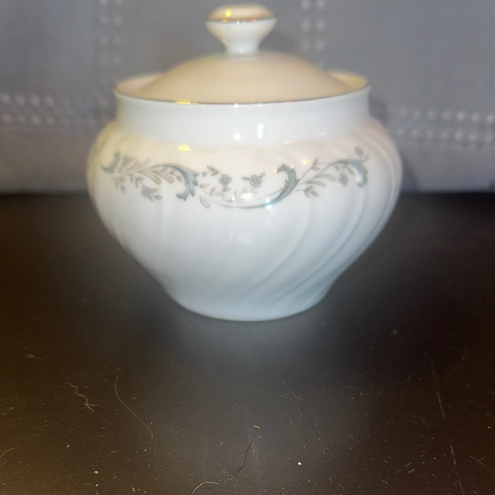 Elegant White and Gray Serveware with Lid